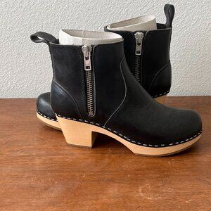 Swedish Hasbeens Zip It Emy Clogs